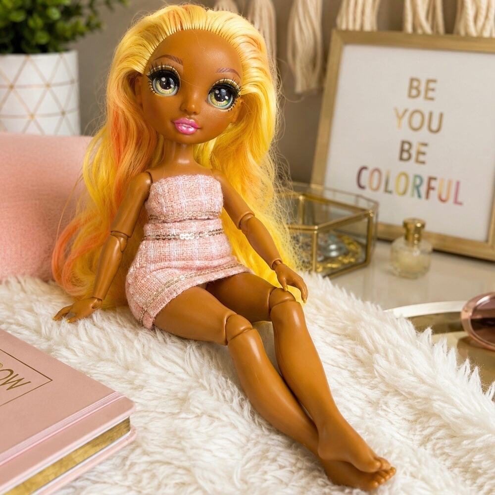 Rainbow High Sunny Madison Doll Kid 11" Yellow Pink Hair Articulated Nail Polish